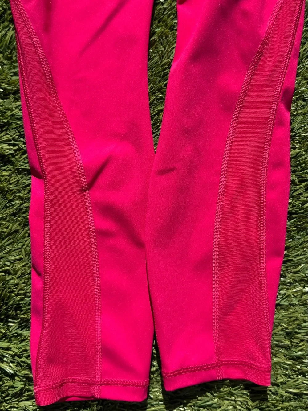 Lululemon Raspberry Leggings - Picture 4 of 6